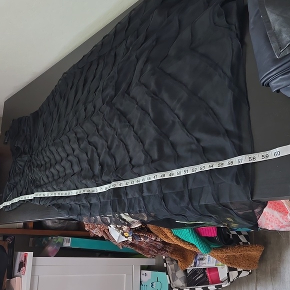 Tadashi Black Crepe Gown 100% Silk Figure-loving Draping Throughout Size 10 - Picture 14 of 14